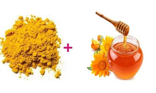 Những giải pháp cho làn da bị nám ảnh 3 Sự kết hợp giữa bột nghệ và mật ong mang lại làn da trắng mịn
