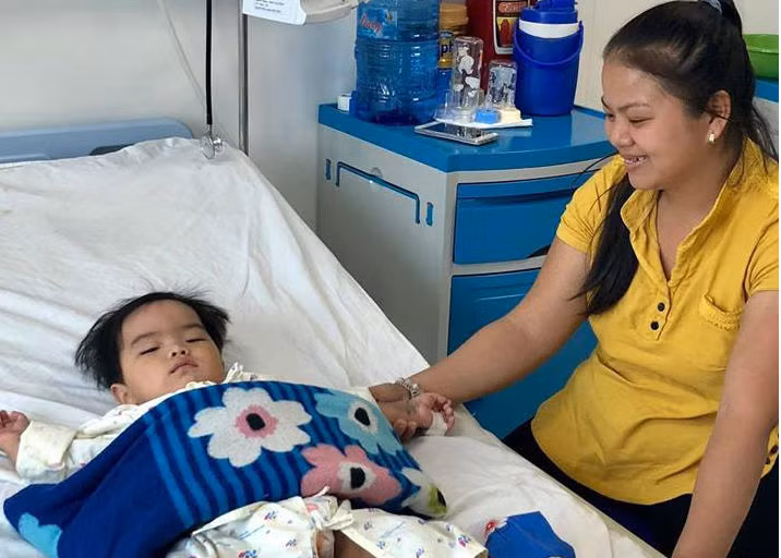  Chị Tuyết vui mừng khi con trai khỏe lại