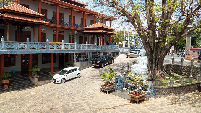 Hiện Khải Đoan là trụ sở của Phật giáo tỉnh Đắk Lắk, được người dân quen gọi là chùa lớn hay chùa tỉnh. Đây không chỉ là trung tâm sinh hoạt tôn giáo lớn mà còn là điểm dừng chân của nhiều Phật tử mỗi khi có dịp ghé chân mảnh đất Tây Nguyên. Hiện Khải Đoan là trụ sở của Phật giáo tỉnh Đắk Lắk, được người dân quen gọi là chùa lớn hay chùa tỉnh. Đây không chỉ là trung tâm sinh hoạt tôn giáo lớn mà còn là điểm dừng chân của nhiều Phật tử mỗi khi có dịp ghé chân mảnh đất Tây Nguyên.