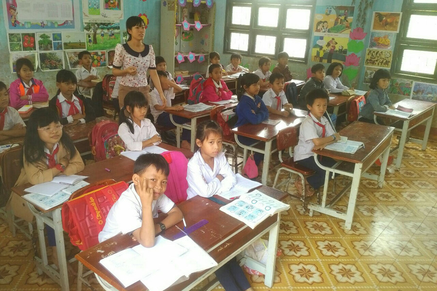 Học sinh thường nghỉ học sau nghỉ Tết Nguyên đán, mùa thu hoạch nông sản. Ảnh: N.T Học sinh thường nghỉ học sau nghỉ Tết Nguyên đán, mùa thu hoạch nông sản. Ảnh: N.T