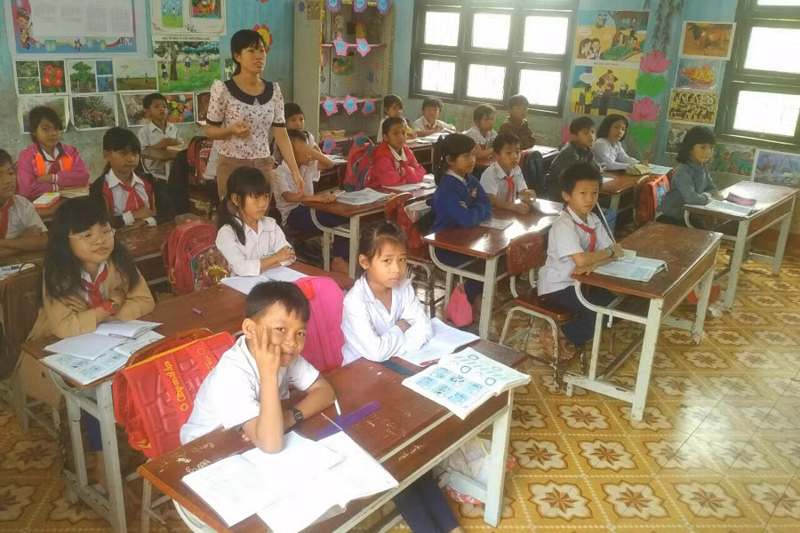 Học sinh thường nghỉ học sau nghỉ Tết Nguyên đán, mùa thu hoạch nông sản. Ảnh: N.T Học sinh thường nghỉ học sau nghỉ Tết Nguyên đán, mùa thu hoạch nông sản. Ảnh: N.T