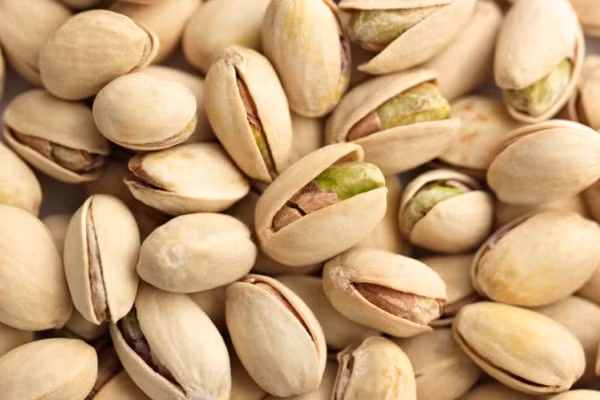 Một nghiên cứu mới đây cho thấy, những người thích ăn hạt dẻ cười giảm 22% nguy cơ thừa cân, béo phì. Họ có vòng eo và chỉ số cơ thể thấp hơn so với những người không ăn hạt dẻ cười.