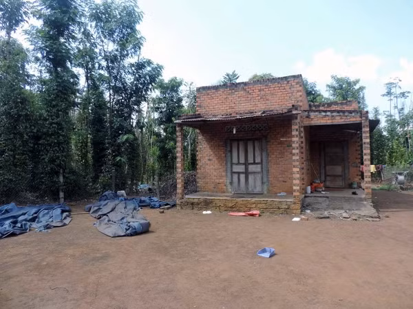  Căn chòi nơi xảy ra vụ việc.