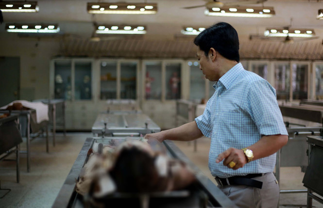 Anh Đỗ Thành Nhân, người có hơn 20 năm làm nghề trông giữ tử thi.