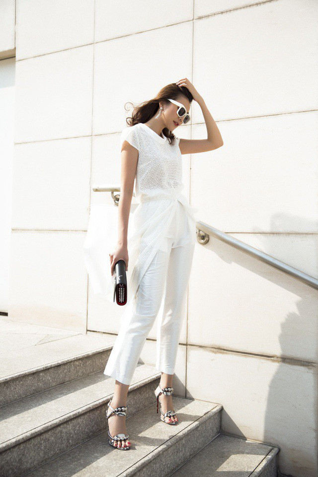 Cách mix & match của Thanh Hằng tuân thủ theo quy luật ton-sur-ton quen thuộc. Cách mix & match của Thanh Hằng tuân thủ theo quy luật ton-sur-ton quen thuộc.