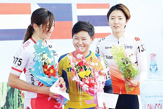  Hạnh phúc trên bục vinh quang