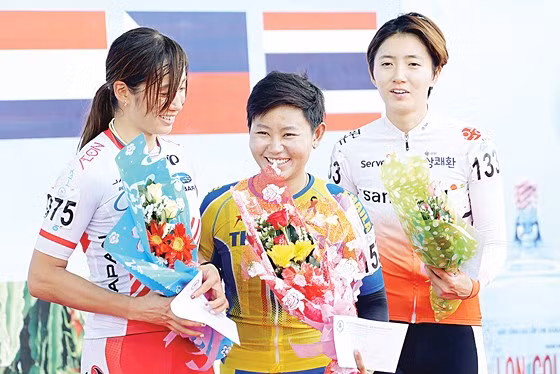  Hạnh phúc trên bục vinh quang