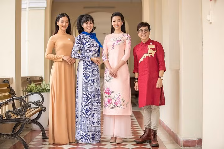 Xuất hiện tại sự kiện còn có NSUT Thành Lộc, MC Quỳnh Hoa.