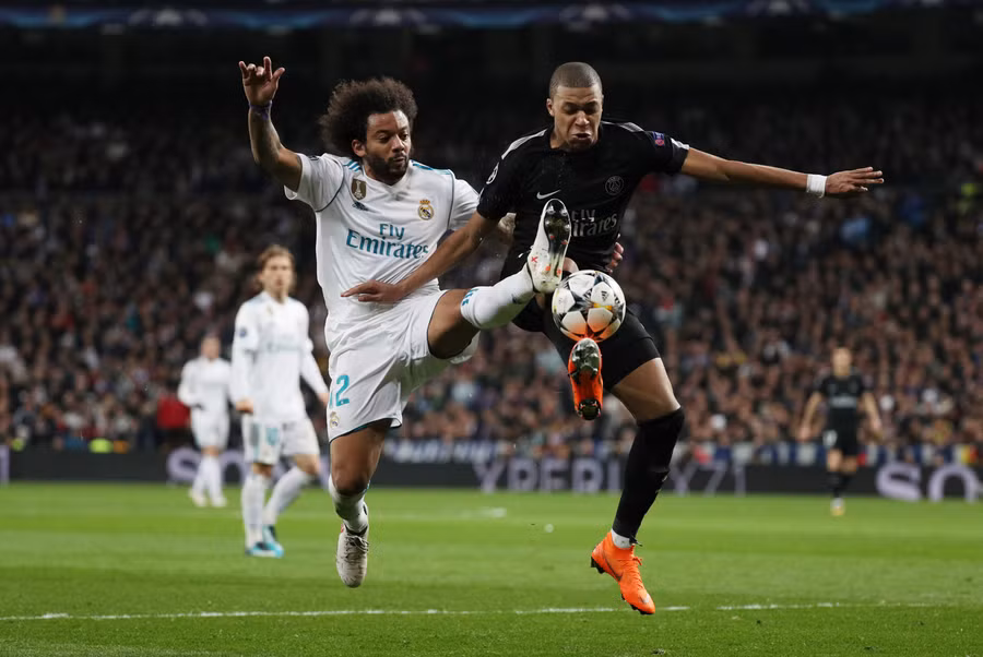  Vắng Neymar, Mbappe (phải) được kỳ vọng sẽ tỏa sáng giúp PSG ngược dòng trước R.M. Ảnh: REUTERS