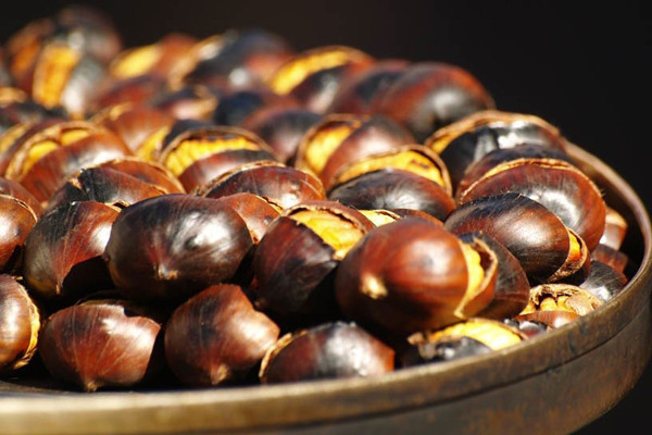 Hạt dẻ rất tốt cho hệ tim mạch và hỗ trợ giảm cân dễ dàng hơn. Một nghiên cứu mới đây cho thấy nếu sử dụng thường xuyên, hạt dẻ có thể giúp bạn giảm nguy cơ béo phì. Hạt dẻ rất tốt cho hệ tim mạch và hỗ trợ giảm cân dễ dàng hơn. Một nghiên cứu mới đây cho thấy nếu sử dụng thường xuyên, hạt dẻ có thể giúp bạn giảm nguy cơ béo phì.