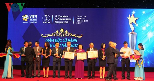 Các cá nhân được trao tặng danh hiệu “Giám đốc lữ hành tiêu biểu 2017”.