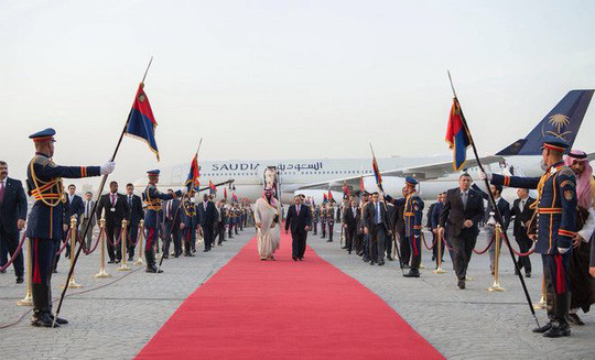 Thái tử Ả Rập Saudi Mohammed bin Salman được Tổng thống Ai Cập Abdel Fattah al-Sisi tiếp đón ở thủ đô Cairo. Ảnh: SPA