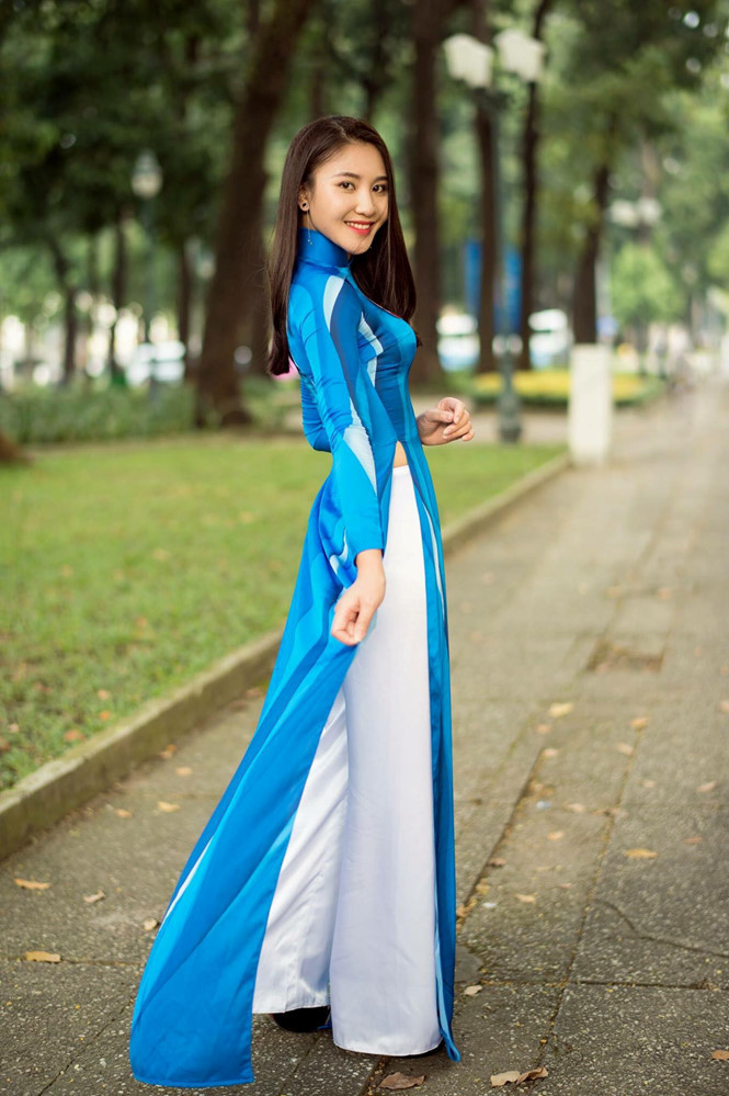 Hà Ngọc Thủy Tiên tham gia nội dung chụp ảnh tại vòng chung kết Cuộc thi Hoa khôi Sinh viên Việt Nam 2017 tại TP.HCM