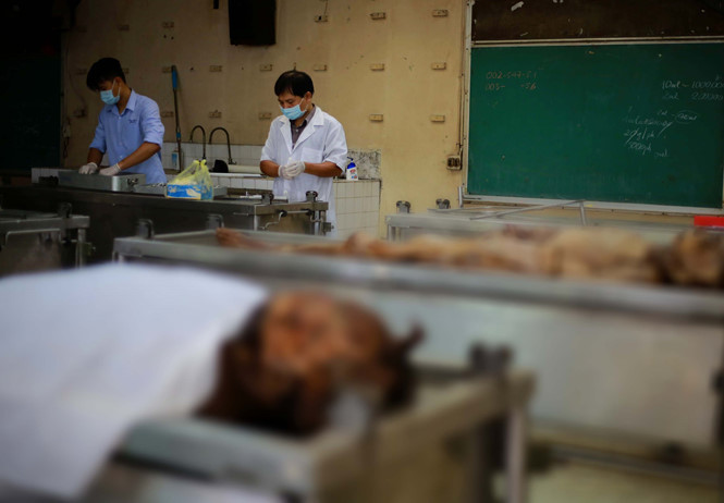 Các xác tử thi được nhiều người sau khi qua đời hiến tặng nhằm phục vụ cho khoa học.