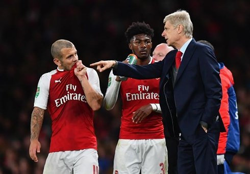 "Giáo sư" Wenger đang mất kiểm soát con tàu Arsenal. (Ảnh: Getty) "Giáo sư" Wenger đang mất kiểm soát con tàu Arsenal. (Ảnh: Getty)