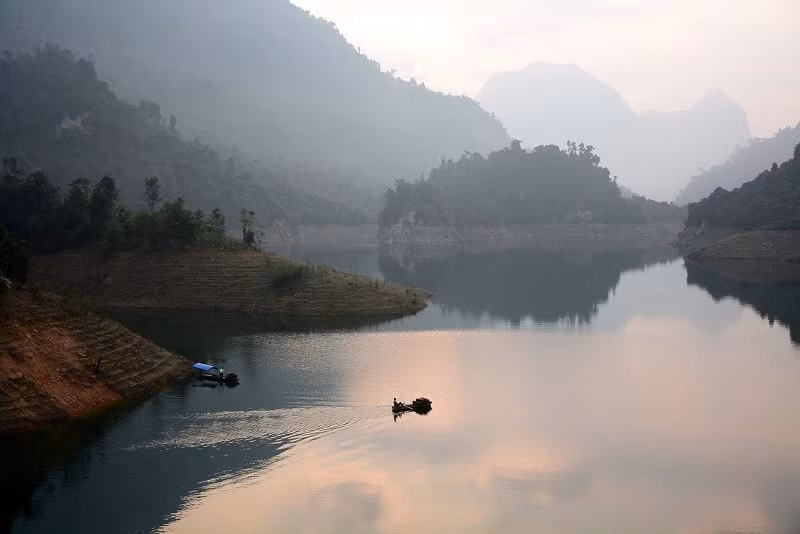 Sông Gâm hiền hòa đoạn chảy qua huyện Lâm Bình.
