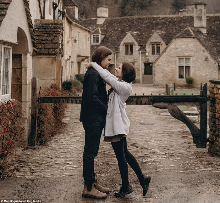 Chuyến đi trở nên ngọt ngào khi vừa ngắm cảnh, vừa chụp ảnh, vừa kiếm được tiền - Ảnh: Daily mail