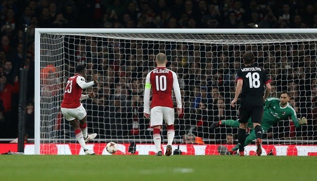  Welbeck quá son bóng trong đêm nay. 