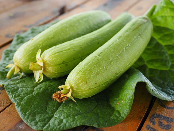 Ăn mướp thường xuyên có tác dụng giúp vòng một đầy đặn căng tròn. Ảnh: cooky