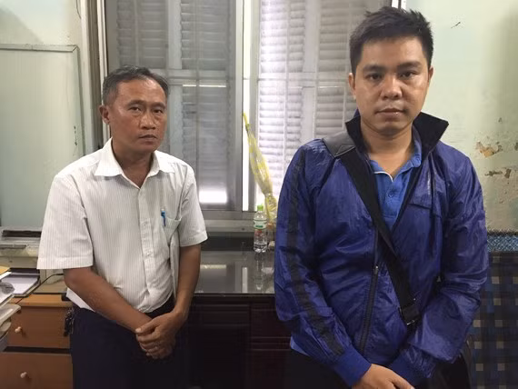 Mai Phước Việt (trái) và Lê Bảo Thành tại cơ quan điều tra.