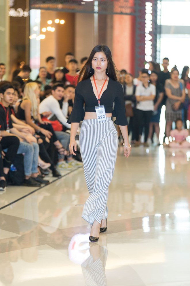 Người mẫu Hồng Anh gây ấn tượng tại buổi casting với màn catwalk chuyên nghiệp. (Ảnh: BTC)