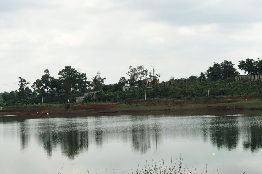 Tại các địa phương có hồ chứa nước, nông dân tưới luân phiên, theo lịch để tiết kiệm nước. Ảnh: N.T Tại các địa phương có hồ chứa nước, nông dân tưới luân phiên, theo lịch để tiết kiệm nước. Ảnh: N.T