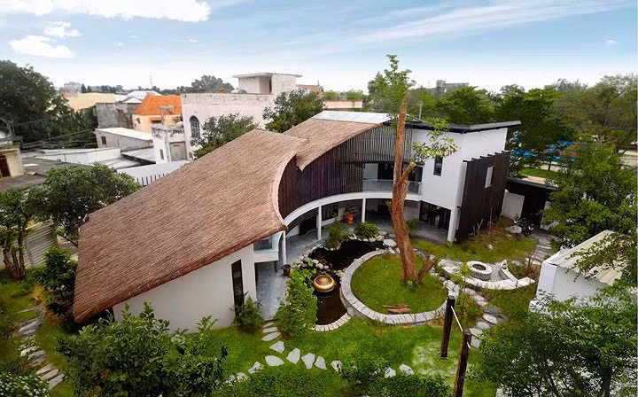 Căn nhà được xây dựng trên mảnh đất có diện tích 440m2, thuộc Biên Hòa, tỉnh Đồng Nai. Căn nhà được xây dựng trên mảnh đất có diện tích 440m2, thuộc Biên Hòa, tỉnh Đồng Nai.