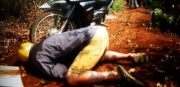 Người đàn ông chết trong tư thế quỳ.