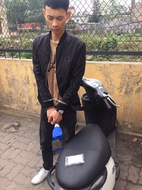 Nam thanh niên mang ma túy đá đi bán bị tổ công tác phát hiện, bắt giữ