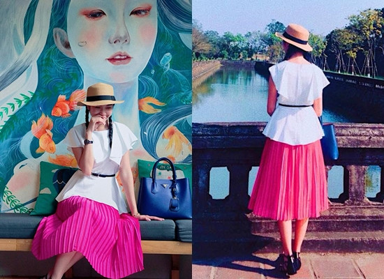 Á hậu Thúy Vân khiến fan mê mẩn với street style tuần qua. Chọn chiếc áo peplum màu trắng thanh lịch, kết hợp cùng chân váy midi xếp li màu hồng nữ tính, Thúy Vân dễ thương như nàng tiểu thư bước ra từ truyện tranh. Chọn phụ kiện gồm chiếc mũ xinh xắn, túi xách cổ điển và đôi sandal đế thấp càng làm tôn lên nét trẻ trung của Á hậu. Á hậu Thúy Vân khiến fan mê mẩn với street style tuần qua. Chọn chiếc áo peplum màu trắng thanh lịch, kết hợp cùng chân váy midi xếp li màu hồng nữ tính, Thúy Vân dễ thương như nàng tiểu thư bước ra từ truyện tranh. Chọn phụ kiện gồm chiếc mũ xinh xắn, túi xách cổ điển và đôi sandal đế thấp càng làm tôn lên nét trẻ trung của Á hậu.