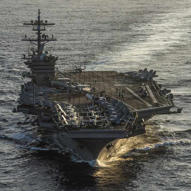 Ảnh chụp USS Carl Vinson trên Biển Đông tháng 1
