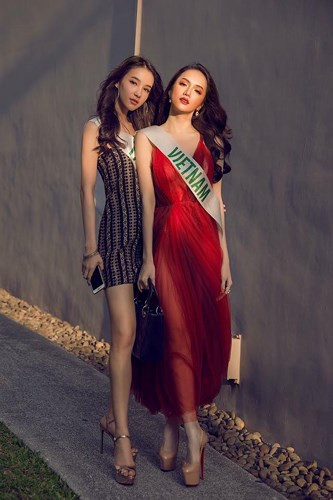  Hương Giang cũng có dịp đọ sắc cùng người đẹp chuyển giới Thái Lan.