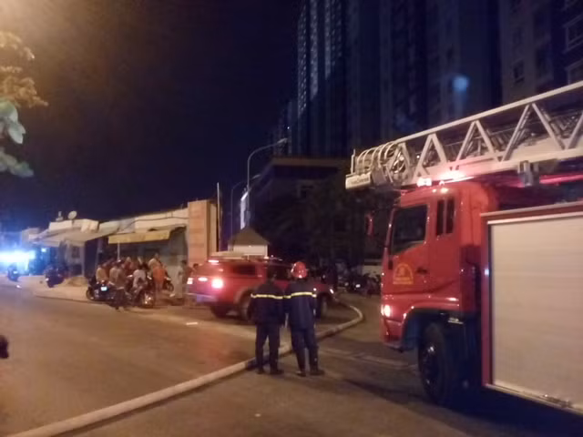 Cảnh sát PCCC tại hiện trường.