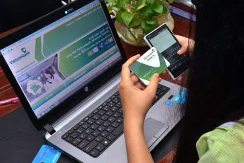 Vietcombank tăng một loạt phí giao dịch ngân hàng khiến nhiều người đang sử dụng dịch vụ phản ứng gay gắt Vietcombank tăng một loạt phí giao dịch ngân hàng khiến nhiều người đang sử dụng dịch vụ phản ứng gay gắt