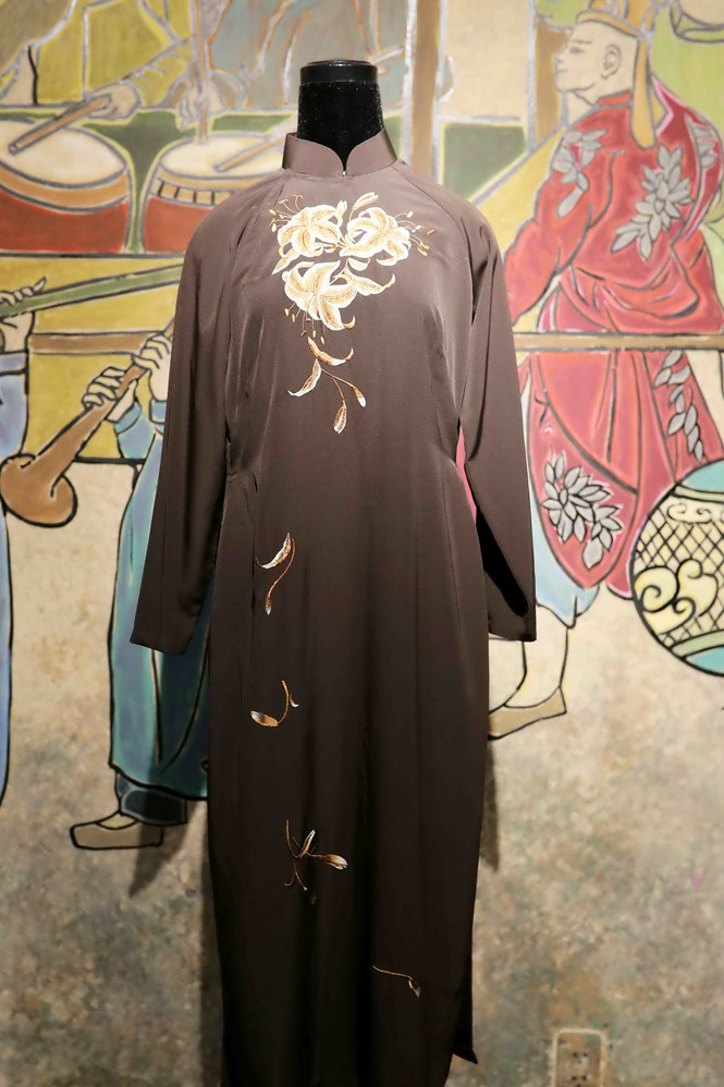  Áo dài của nguyên Phó chủ tịch nước Nguyễn Thị Bình, may năm 1992