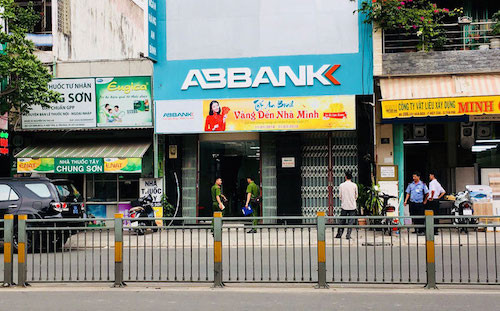 Phòng giao dịch Lũy Bán Bích, ngân hàng ABBank - nơi xảy ra vụ cướp.