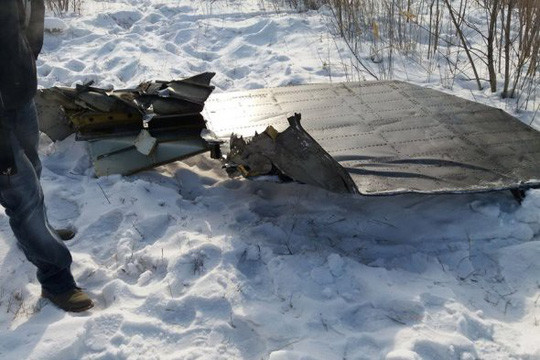 Cánh cửa máy bay bị rơi. Ảnh: Crime Russia