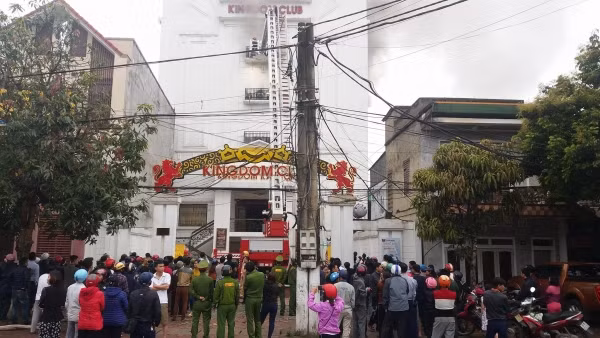 Vụ cháy xảy ra khiến nhiều người dân hoảng loạn.