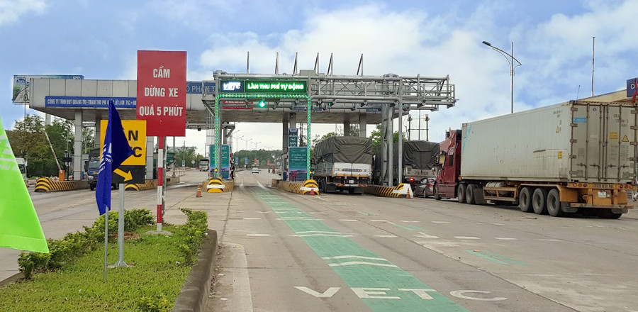 Trạm thu giá Đông Hà (Quảng Trị) vừa chính thức áp dụng 2 làn thu giá tự động không dừng VETC. Trạm thu giá Đông Hà (Quảng Trị) vừa chính thức áp dụng 2 làn thu giá tự động không dừng VETC.