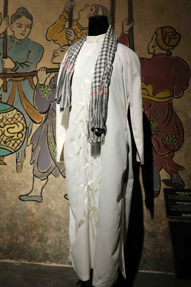 Chiếc áo dài của Anh hùng LLVTND Nguyễn Thị Định, may năm 1980