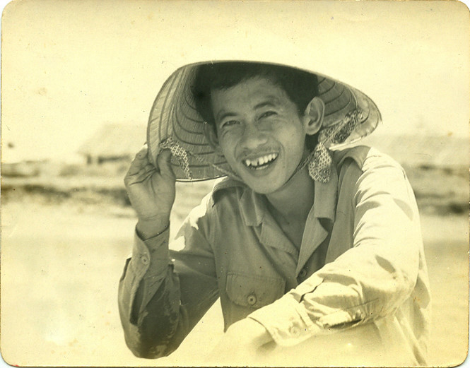 Tác giả thời tại ngũ thanh niên xung phong. Tác giả thời tại ngũ thanh niên xung phong.