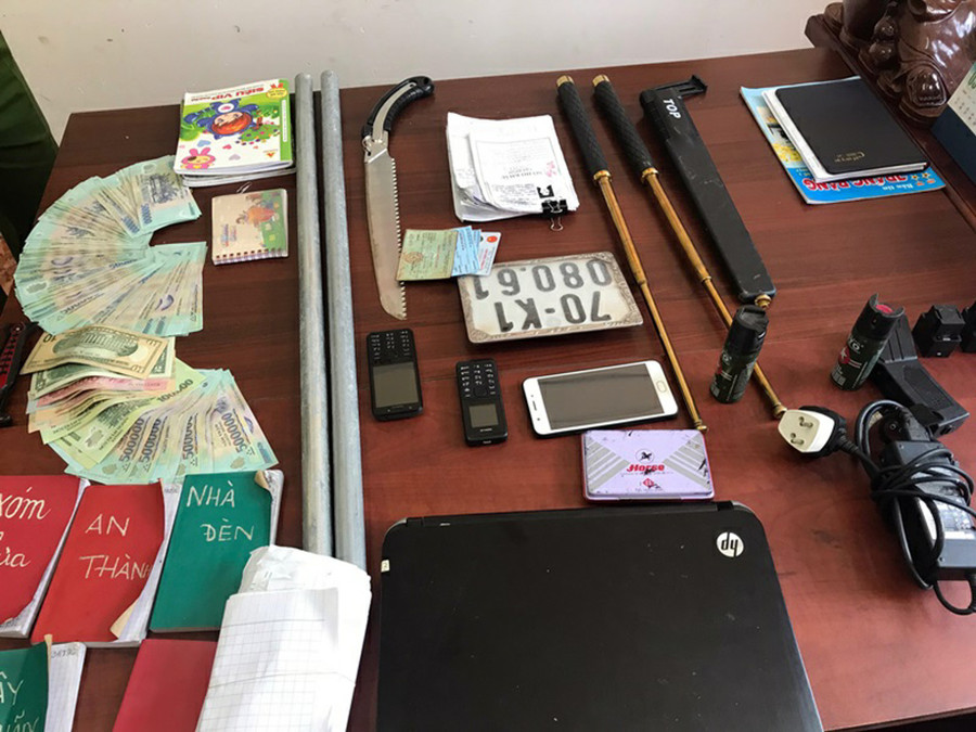 Tang vật công an thu giữ được.