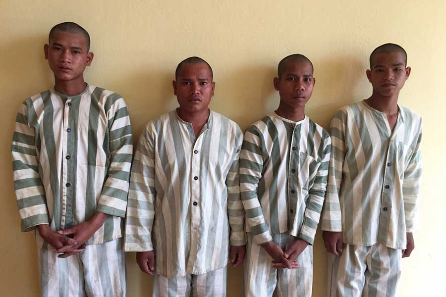 Các đối tượng: Choan, Nhét, Lương, Sô từ trái qua. Ảnh: Văn Ngọc  Các đối tượng: Choan, Nhét, Lương, Sô từ trái qua. Ảnh: Văn Ngọc