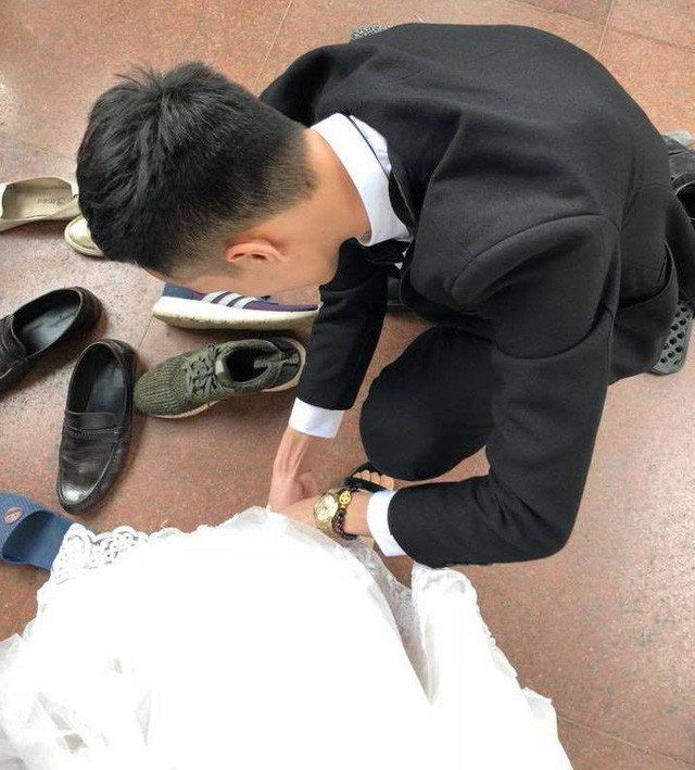 Hình ảnh chăm sóc của chú rể dành cho cô dâu nhận được nhiều khen ngợi - Ảnh do nhân vật cung cấp