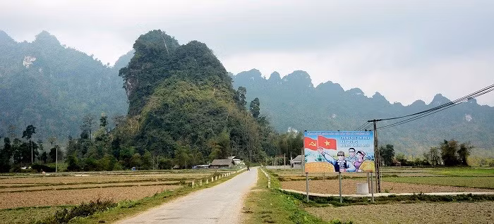 Vùng Thượng Lâm với 99 ngọn núi nhấp nhô.