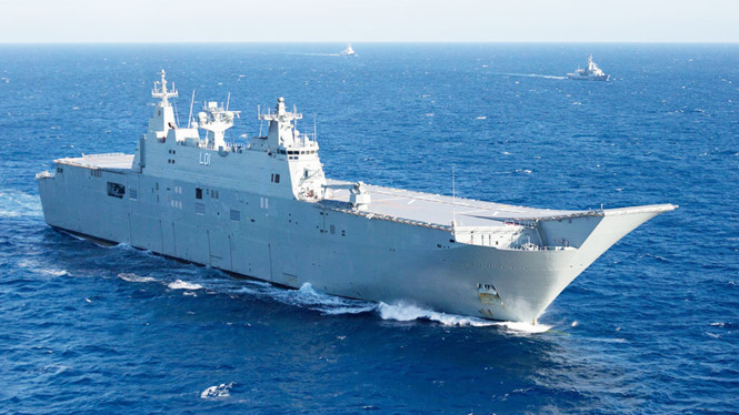 HMAS Adelaide là một trong 6 tàu chiến của hải quân Úc đi qua Biển Đông hồi tháng 9-2017