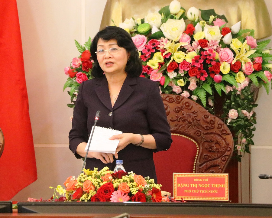 Đồng chí Đặng Thị Ngọc Thịnh, Ủy viên BCH Trung ương Đảng, Phó Chủ tịch Nước CHXHCN Việt Nam, Phó Chủ tịch thứ nhất Hội đồng Thi đua-Khen thưởng Trung ương phát biểu chỉ đạo Hội nghị. Ảnh: Trần Dung Đồng chí Đặng Thị Ngọc Thịnh, Ủy viên BCH Trung ương Đảng, Phó Chủ tịch Nước CHXHCN Việt Nam, Phó Chủ tịch thứ nhất Hội đồng Thi đua-Khen thưởng Trung ương phát biểu chỉ đạo Hội nghị. Ảnh: Trần Dung