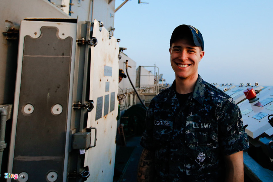 Đây là năm thứ 2 liên tiếp tàu sân bay vốn thuộc Hạm đội 3 Hải quân Mỹ đến hoạt động ở vùng Biển Đông. Với biên chế gần 6.000 thủy thủ và chuyên viên, hàng không mẫu hạm này thậm chí còn "đông dân" hơn cả một số thành phố nhỏ. Đây là năm thứ 2 liên tiếp tàu sân bay vốn thuộc Hạm đội 3 Hải quân Mỹ đến hoạt động ở vùng Biển Đông. Với biên chế gần 6.000 thủy thủ và chuyên viên, hàng không mẫu hạm này thậm chí còn