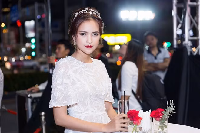 Ngọc Châu thích thú với lần đầu chạm ngõ điện ảnh. (Ảnh: BTC)