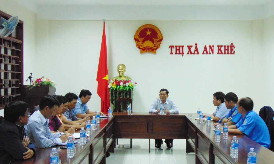  Ông Lê Văn Hạnh-Phó Giám đốc Sở Giao thông-Vận tải chủ trì cuộc họp. Ảnh: Lê Anh